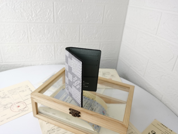 LVコピーウォレット背面デザイン